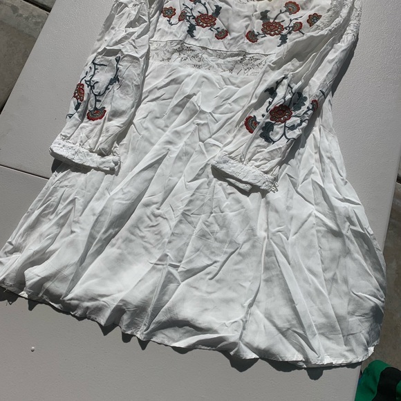 Beautiful dress - Picture 2 of 4